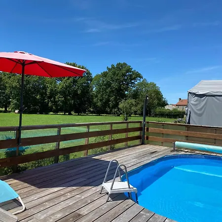 A Saint-pardoux Avec Piscine Partagee * Saint-Pardoux (Puy-de-Dome)