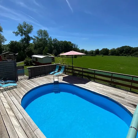 A Saint-pardoux Avec Piscine Partagee בית נופש Saint-Pardoux (Puy-de-Dome)