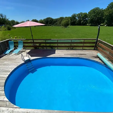 A Saint-pardoux Avec Piscine Partagee בית נופש Saint-Pardoux (Puy-de-Dome)